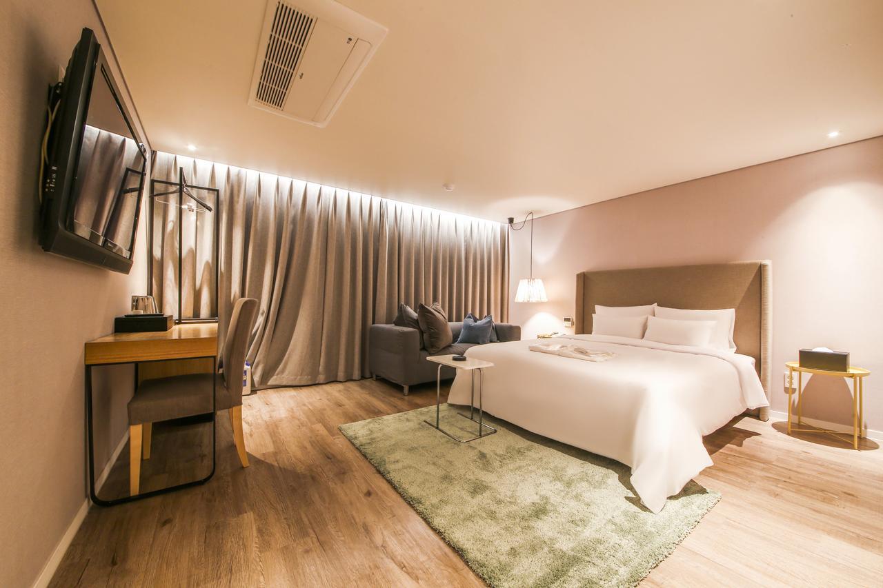 Hotel Londoner Hwamyeong Busan Exteriör bild